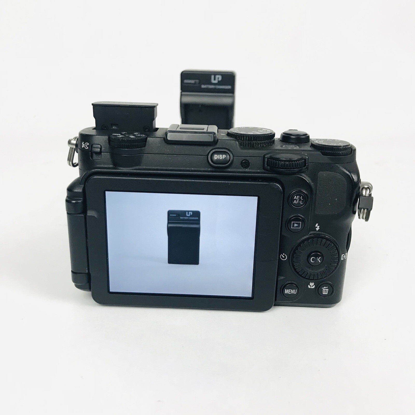 Nikon COOLPIX P7700 12.2MP Digital Camera W/ Charger, Battery, & SD