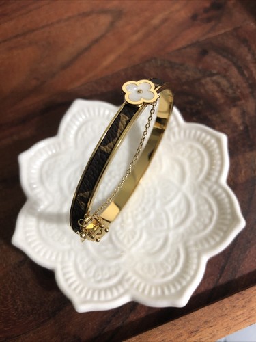 Women’s 18K Gold Plated Stainless Steel Bangle Bracelet White Clover Locked Key