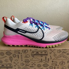 Nike Mujer React Pegasus Trail 4 Zapato para Correr Gris Humo Rosa Talla 12 XWide Nuevo