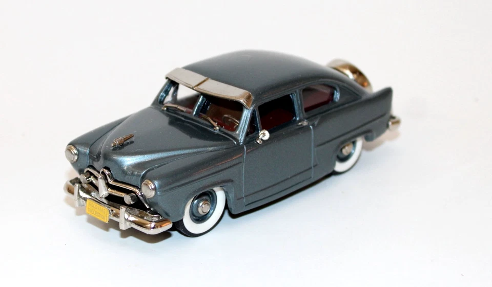 Goldvarg #12 1951 Kaiser Henry J 1:43 Blanco Metal Azul Casi Nuevo En Caja Argentina 1993 Foto 3 de 4