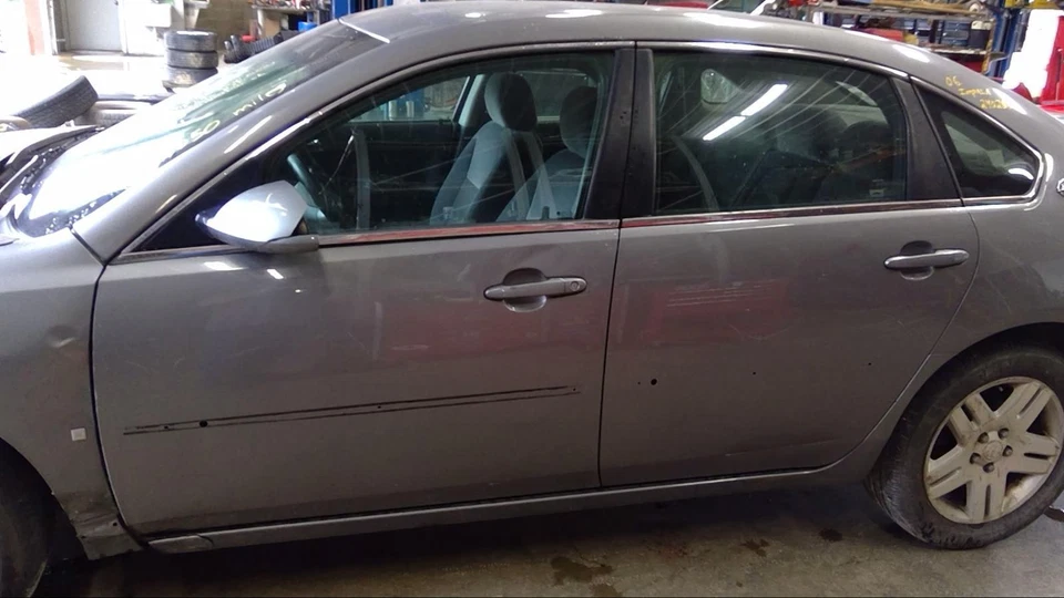 Manija de puerta exterior delantera izquierda usada se adapta a: Chevrolet Impala 2006 delantera izquierda Foto 4 de 4