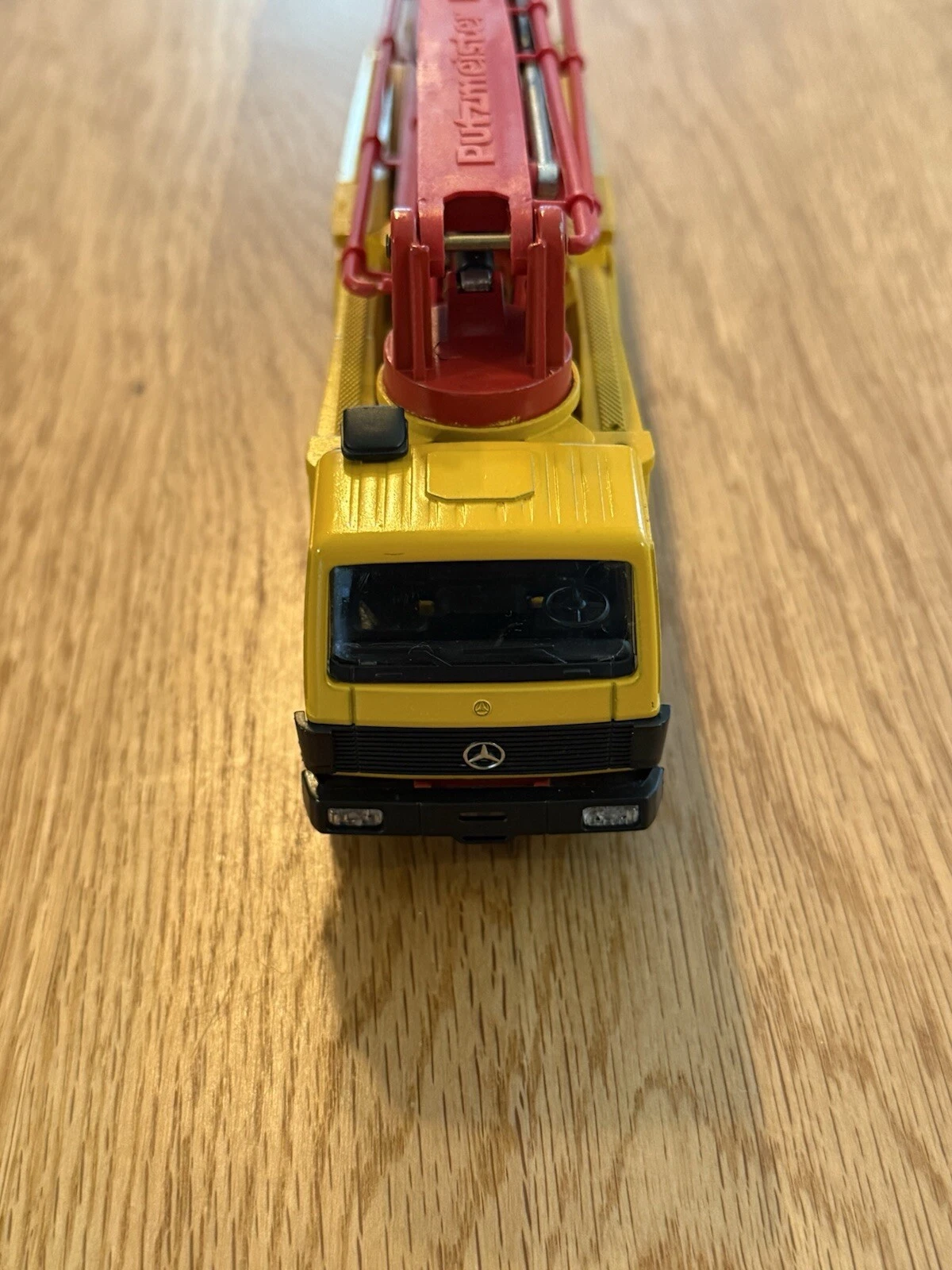 Mercedes Benz Putzmeister M52 Concrete Pumper - 1/50 Conrad - Great Condition 4