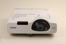 EPSON POWERLITE 530 XGA 3LCD PROJECTOR  H673A  WHITE  NO REMOTE