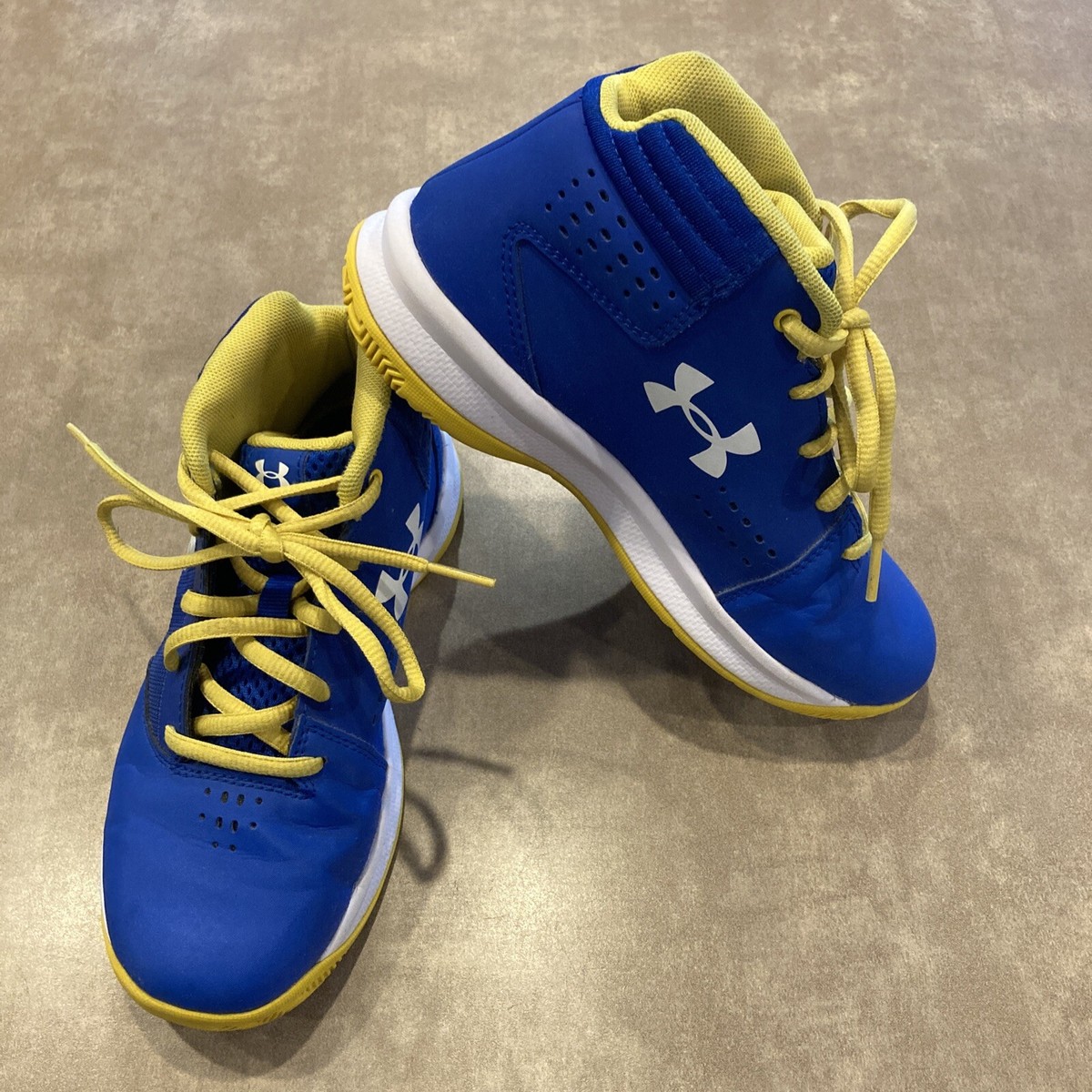 Under Amour~Basketball shoes blue/yellow White, Size 2, Excellent  Condition!