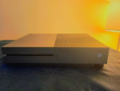 Console Microsoft Xbox One S 1Tb Edição Limitada Roxo em Promoção na Console Microsoft Xbox One S 1Tb Edição Limitada Roxo em Promoção na