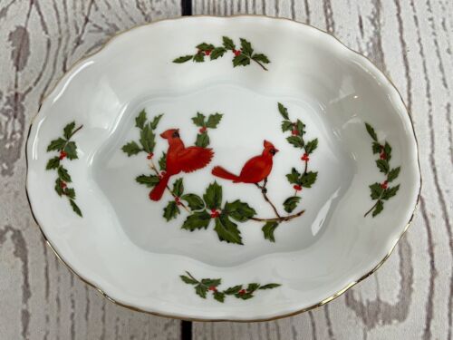 Vtg Lefton Christmas Cardinal and Holly Berry Oval Trinket Dish Candy Dish Tray - Picture 1 of 3