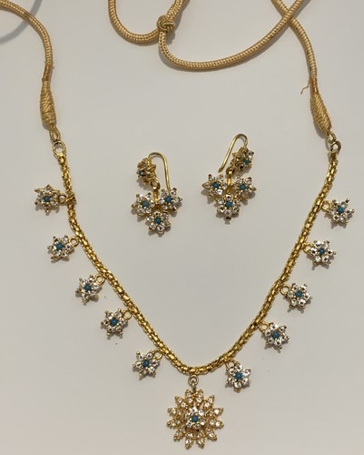 White Stone In Gold Necklace Set 