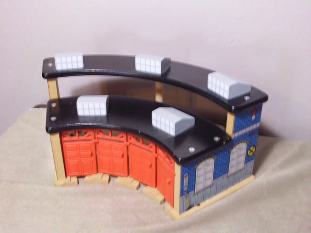 brio roundhouse turntable