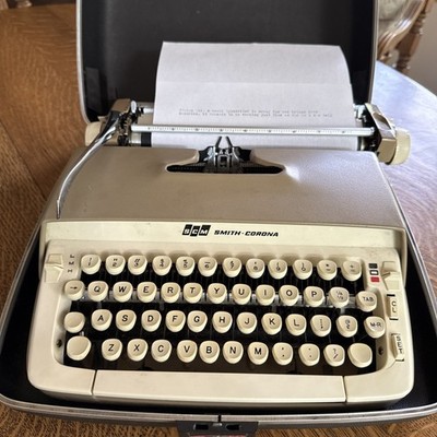 Vintage SCM Smith-Corona Portable Manual Typewriter Tan Cream Hard Case W/instr.