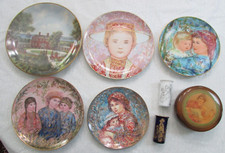 LOT OF HIBEL FINE CHINA PLATES + WOODEN JEWELRY BOX & 2 MINIATURE VASES
