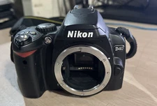 NIKON D40 CAMERA *
