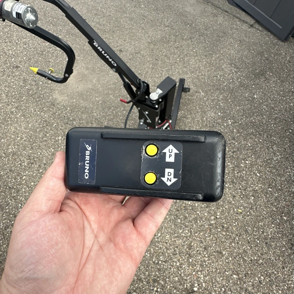 Bruno AWL-150 Hydraulic Vehicle Lift for Wheelchair or Scooter - Image 4 of 4