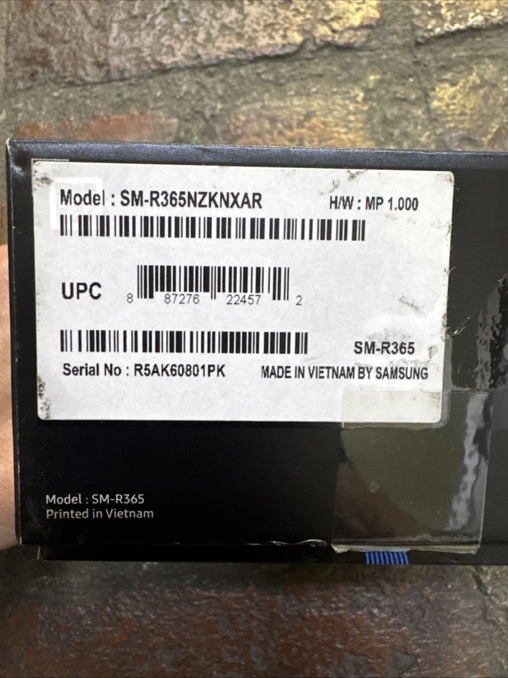 Samsung Gear Fit2 Pro R365 Fitness Smartwatch Small  - Black - Image 2 of 4