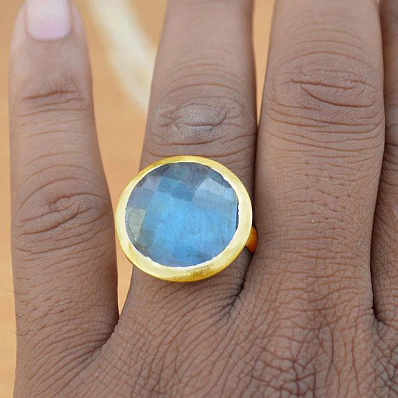 Anillo de regalo hecho a mano de oro amarillo de 14 quilates con piedras preciosas de labradorita facetadas al fuego talla 7 Foto 2 de 3