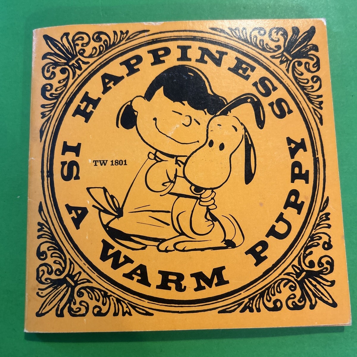 happiness is a warm puppy カラー Happiness is a Warm Puppy (Peanuts Gift Books S.)