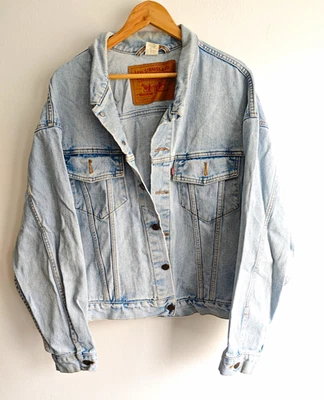 Vintage Levi’s Denim Jacket Light Blue Oversized Trucker Large L
