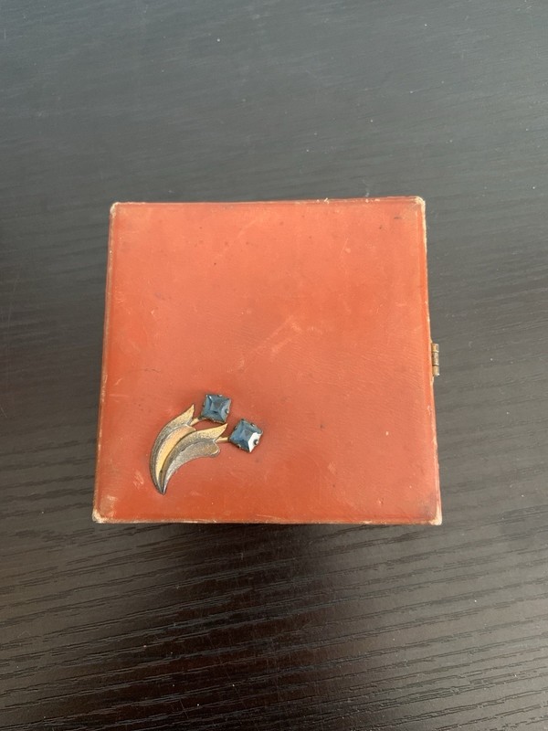 Vintage Leda Powder Leather Compact With Flower Accents