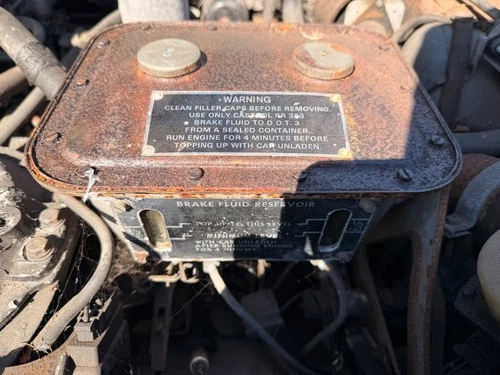 1976 ROLLS ROYCE SILVER SHADOW BRAKE FLUID RESERVOIR BREAKING CAR