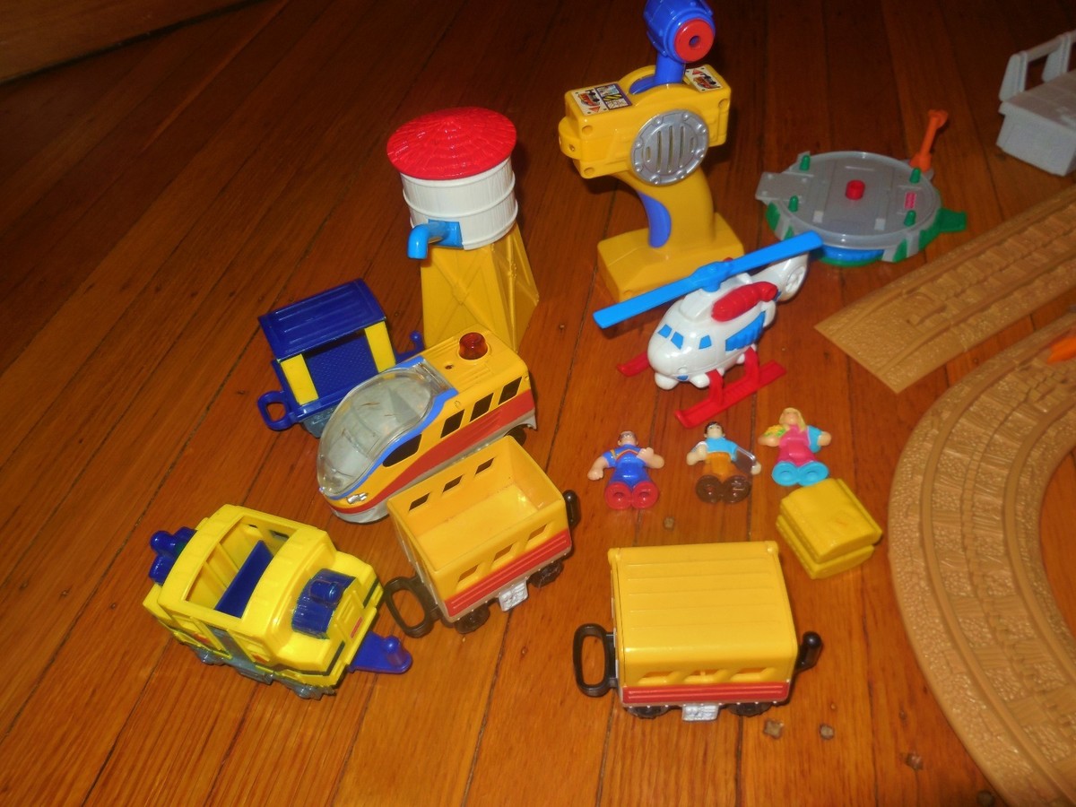 FISHER PRICE GEOTRAX GRAND CENTRAL STATION BUILDING RAILROAD FISHER PRICE GEOTRAX GRAND CENTRAL STATION BUILDING RAILROAD