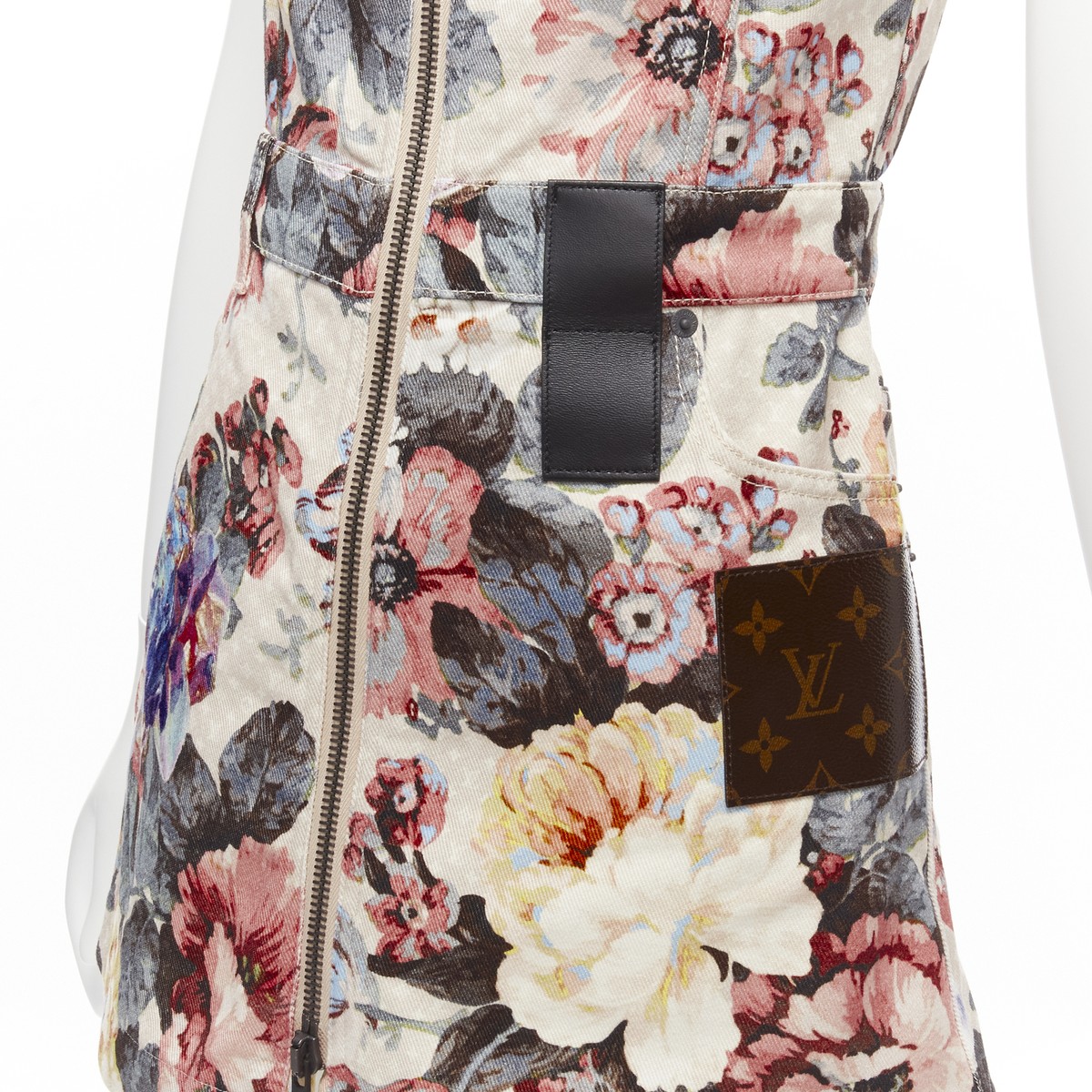 【ルイヴィトン・Louis Vuitton 】Floral Eyelet Strap Dress LOUIS VUITTON 2022 Vintage Floral LV monogram patch denim