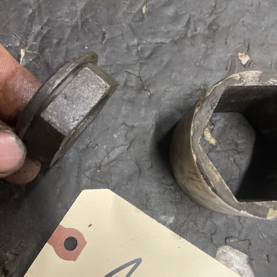 TUERCA EJE FRENO TRASERO POLARIS 2000 EXPLORER 250cc 4X4 Foto 4 de 4