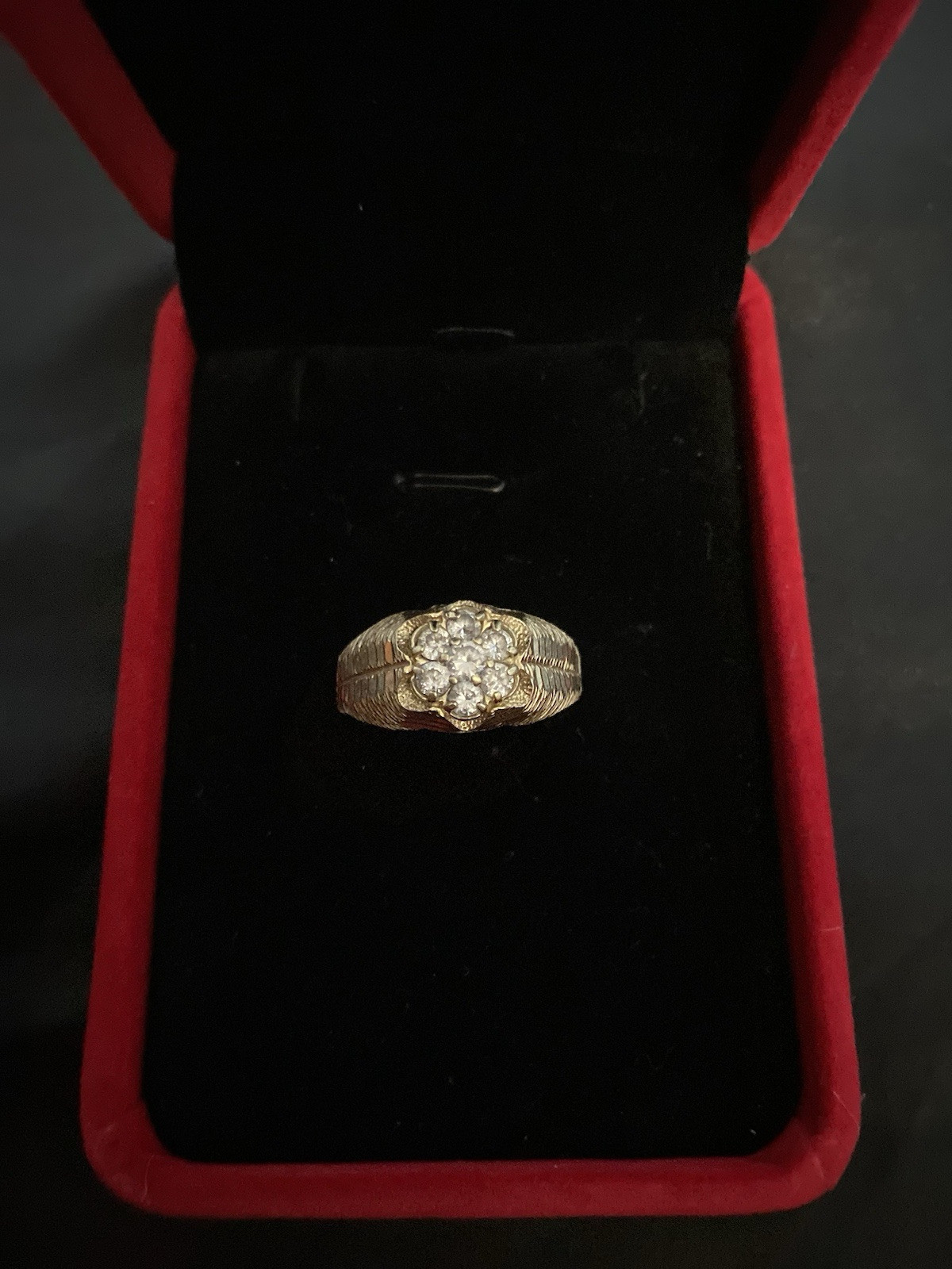 10kt Solid Gold Diamond cluster Ring Size 13.5   … - image 2