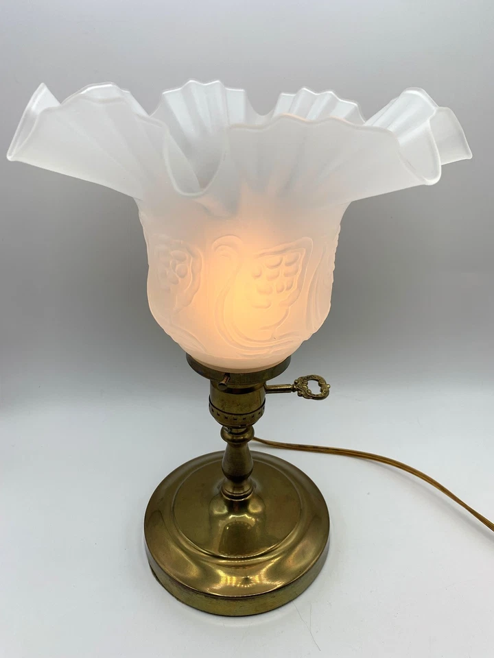 Винтажная латунная настольная лампа лебедь тисненый вихревой стеклянный абажур с гофрированным верхом ретро декор - Изображение 2 из 4