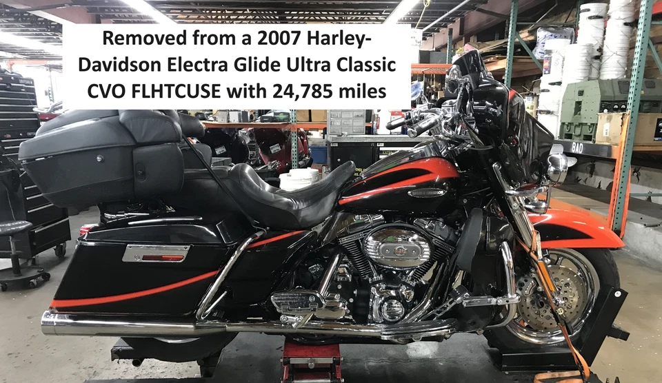 Harley Electra Glide CVO 2007 tanque de gasolina negro hielo/naranja eléctrico Foto 3 de 4