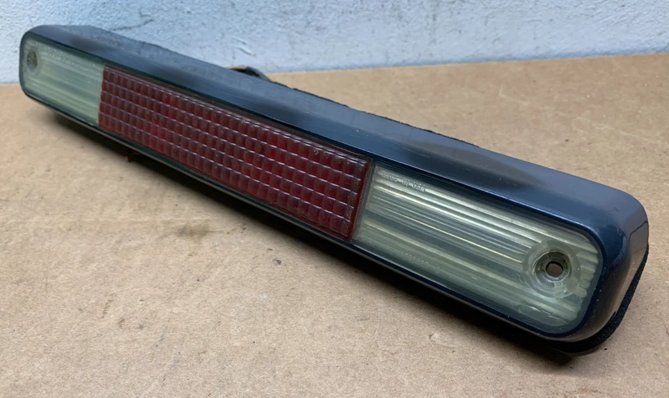 1988-1999 Chevy GMC C/K 1500 2500 Truck Silverado Third Brake Light 16520068 - Image 2 of 4