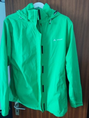 Schöne, leichte Regenjacke, atmungsaktiv, in knalligem Grün von Vaude, Gr. 48