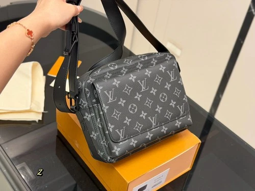 LLouisV - S Lock Messenger Bag - Monogram Eclipse - 24 × 18 cm - NEW image 2