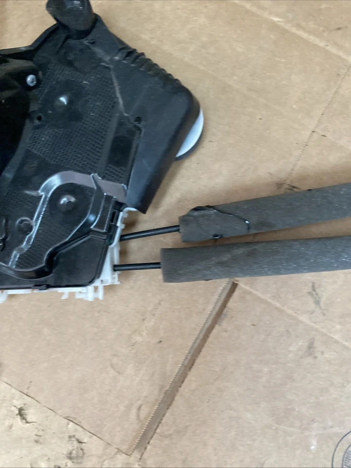 Cierre de bloqueo de actuador delantero derecho Subaru Legacy 2020 2021 2022 2023 0048 Foto 3 de 4