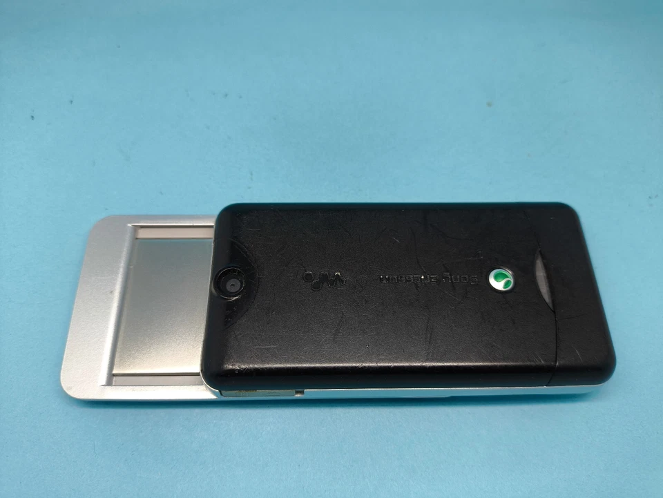 Sony Ericsson Walkman W205 (Unlocked ) Mobile Phone Good Condition - Image 3 of 4