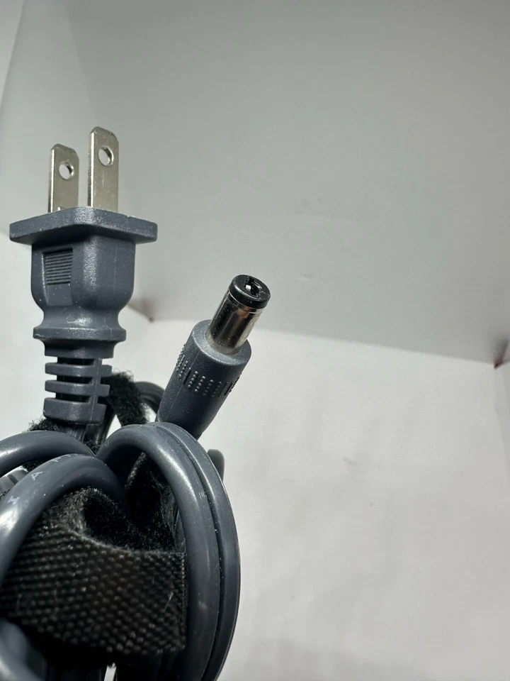 Cargador universal para portátil Onn ADS-65QI-19A-2 65W Foto 4 de 4