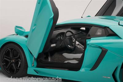 LAMBORGHINI AVENTADOR COUPE LP700-4 TURQUOISE 1:18 by AUTOART