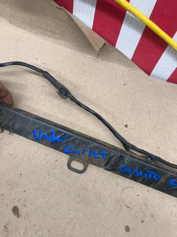 1998-2002 FORD RANGER MAZDA B2300 B4000 UNDER CARPET SEATBELT WIRING DOME LIGHT - Image 2 of 4