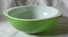 VINTAGE PYREX 024 LIME GREEN 2-quart 8 5/8-inch ROUND CASSEROLE