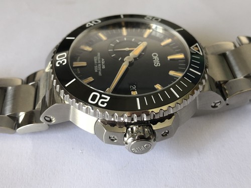 Oris Aquis Small Seconds Date Auto 7733.  45.5mm. Full set 2022.  Barely used - Picture 5 of 15
