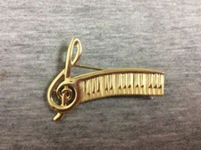 Vintage AJC Goldtone Treble Clef & Piano Keys Brooch Pin