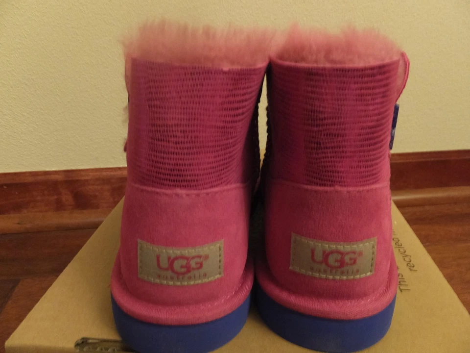 Botas UGG Mini Bailey Botón Lagarto Cálidas Invierno $140 Niños Niñas Jóvenes 3 Foto 2 de 4