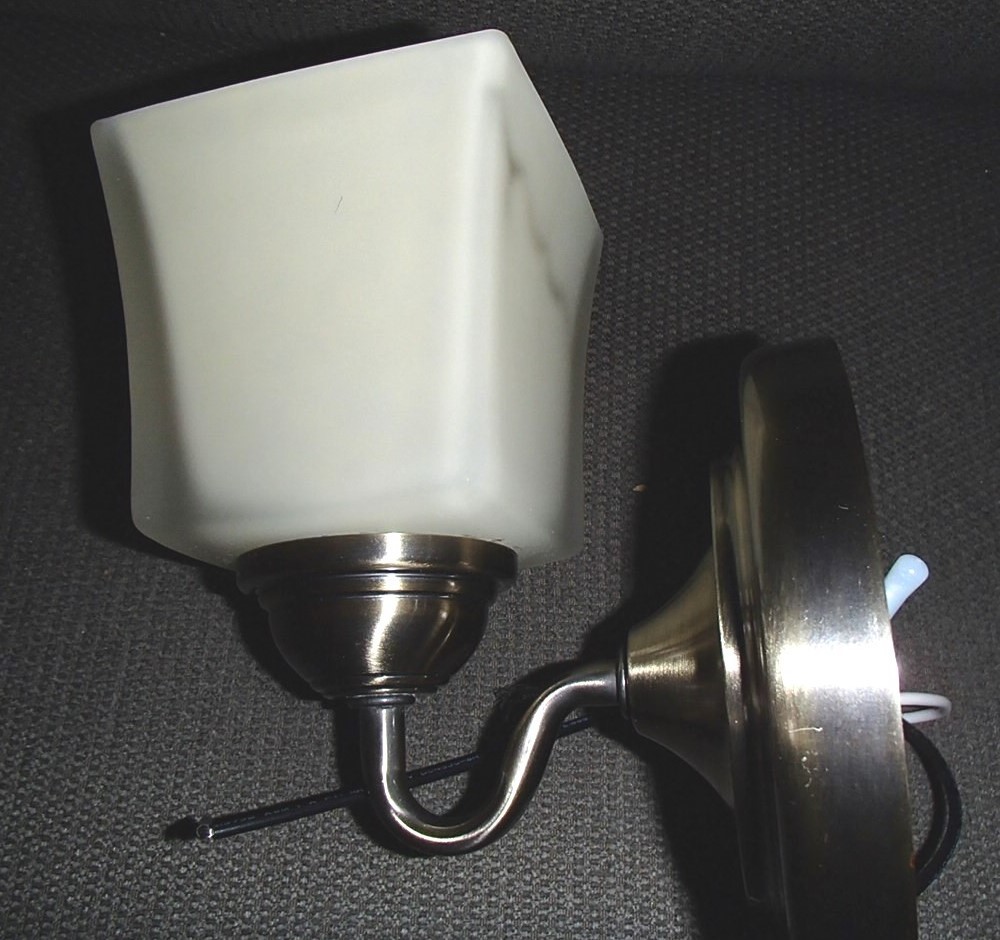 NEW* LUMINAIRE RV WALL LAMP LR 106006 BRASS BASE FROSTED GLASS