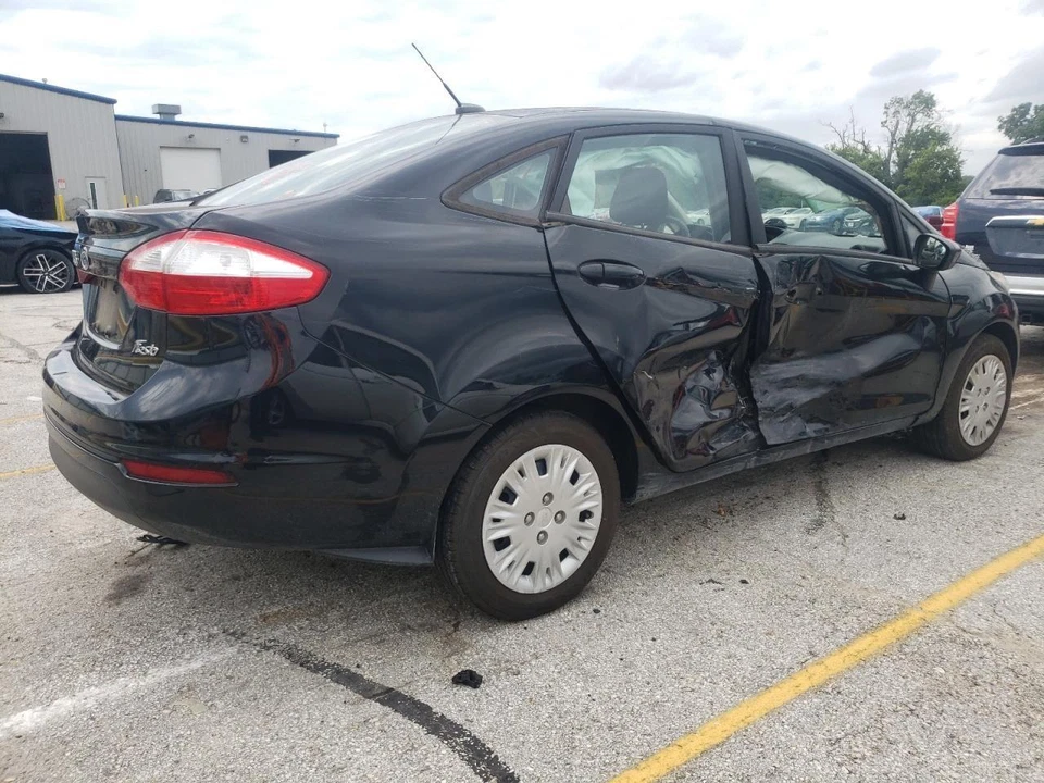 Manija de puerta exterior trasera derecha usada se adapta a: montaje de manija de puerta Ford Fiesta 2017 Foto 4 de 4