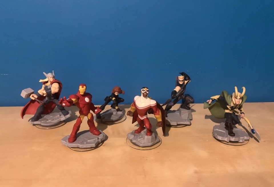 Paquete de figuras de personajes Disney Infinity 2.0 Avengers, incluye seis personajes Foto 2 de 4