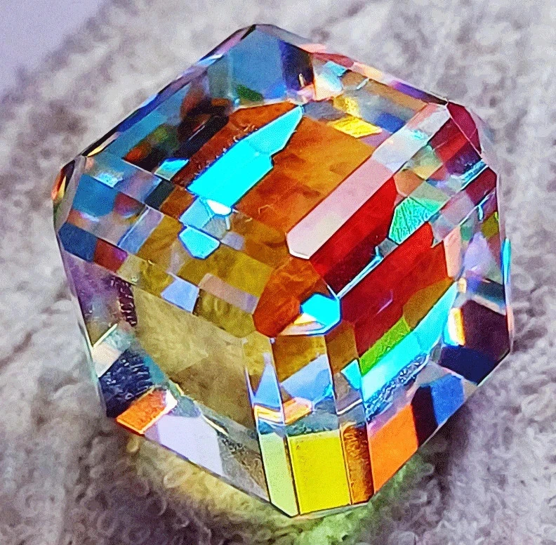 Certified 106.00 Ct Loose Gemstone Mystic Quartz In Rainbow Color Cube Shape - Image 3 of 4