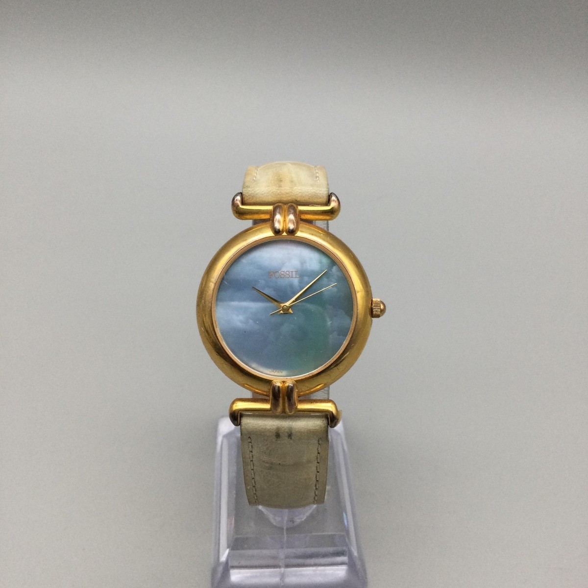 Vintage Fossil World Women Watch 32mm Abalone Dial Gold Tone  display picture 2