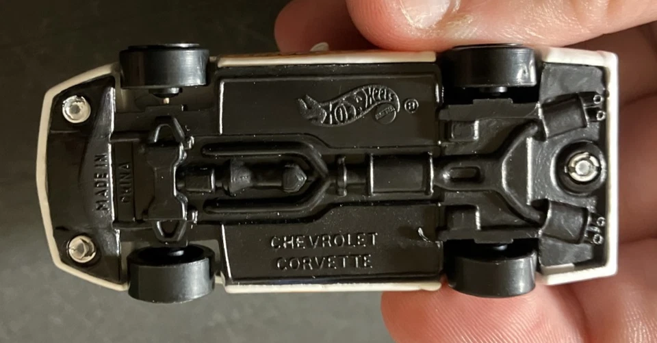 Chevrolet Corvette C4 blanco años 80 - Hot Wheels 1997 #616 diecast 1:64 - limpio casi nuevo Foto 3 de 4
