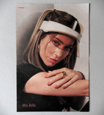 Poster MRS. BELLA # Social-Media-Star im A3 Format