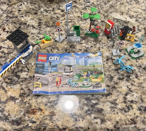 Lego 40170 Build My City Accessory Set 98% Complete (See Description)