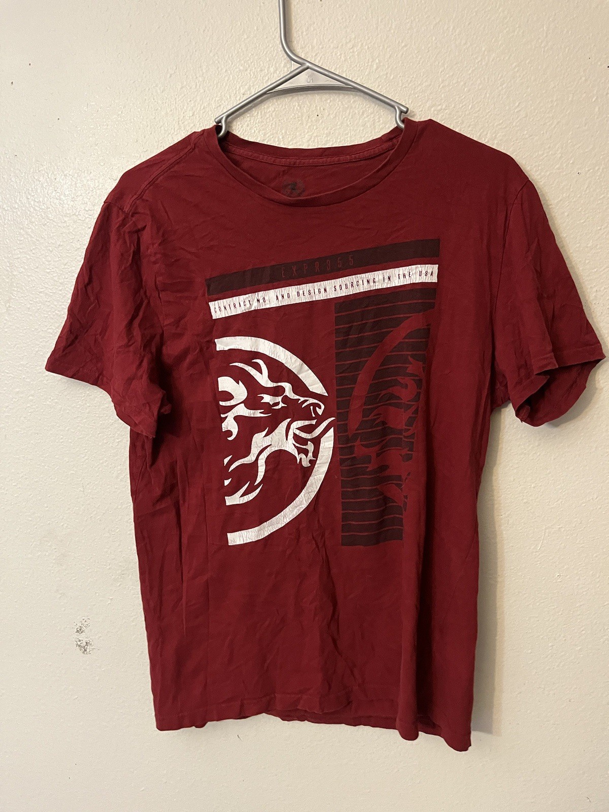Camiseta Express Estampado Gráfico Rojo Logo Gráfico Talla Mediana Hombre Cuello Redondo