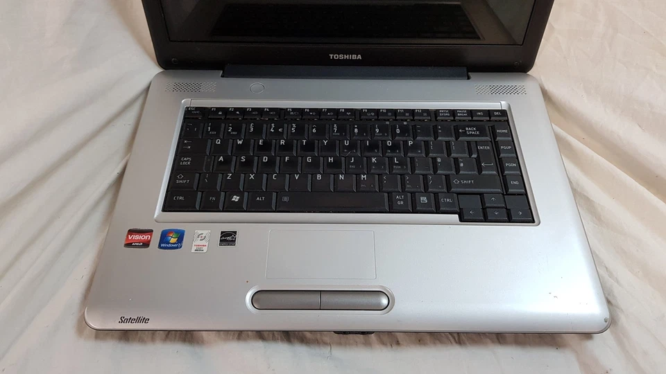 Toshiba satellite l450d-11x 15.6" Laptop AMD Turion X2 RM-74 4GB 500GB, NO OS - Image 2 of 4